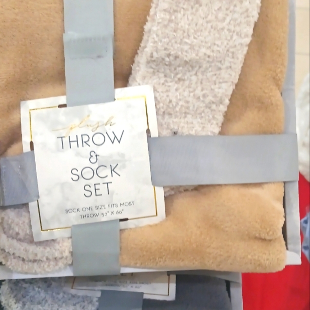Plush Throw & Sock Set - Tan and Cream